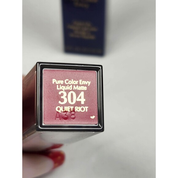 Estee Lauder Envy Liquid Matte  Lipstick 304 Quiet Riot 0.23 oz/ 7 ML - Picture 4 of 5